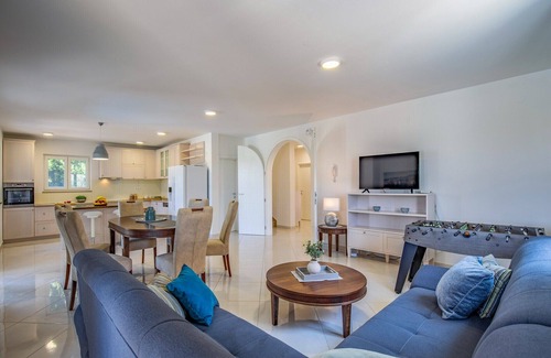 Valdebek Villa | Vila Lotus 13C with private pool and jacuzzi.
