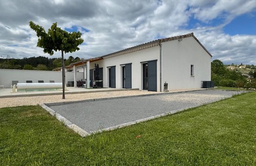 Joyeuse Villa | Villa à Joyeuse - Ardèche- au Calme Avec Piscine et Jacuzzi Privé