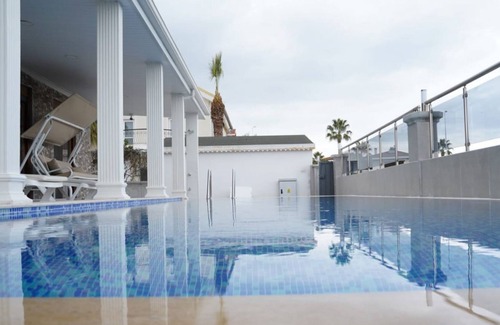 Kadriye Villa | Villa 1.5 km to the Beach with Pool in Antalya