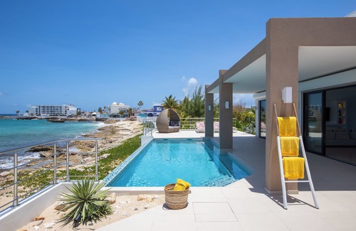 Beacon Hill House | Villa 4 suite, private beach access and breathtaking sea view