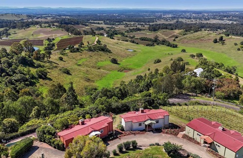 Mount View Villa | Villa 6 @ Bimbadeen Estate - Spa studio for 2 - Amazing views at every turn