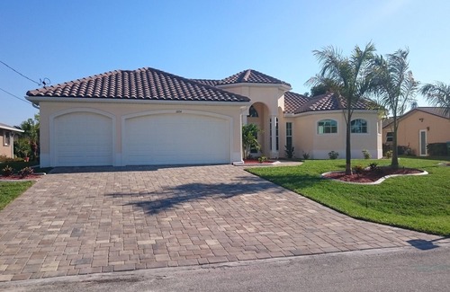 Caloosahatchee Villa | Villa Alani - Luxurious south-facing dream villa directly on the canal/river connection