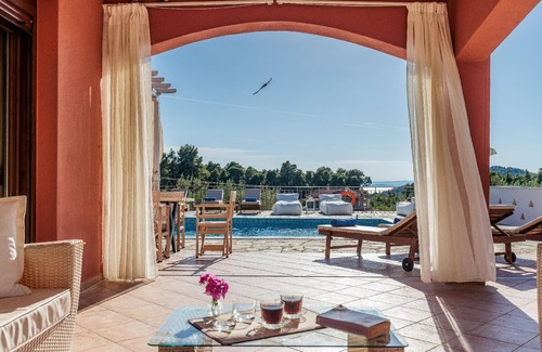 Alikias House | Villa Amaryllis by Kardous