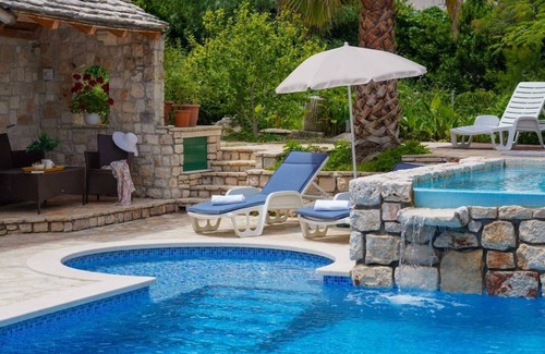 Cove Makarac (Milna) Villa | Villa Amica