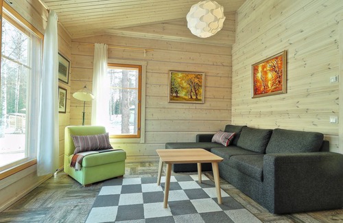 Jaala Cottage | Villa Anna. 2BR Log House with sauna and BBQ stove. Relax and recharge!