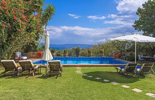 Kaliviani Villa | Villa Archontariki - Free Heated* Pool and Sea view
