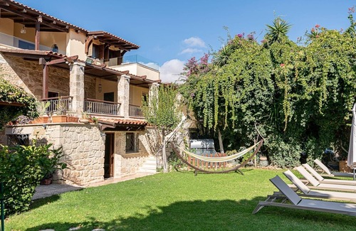 Kaliviani Villa | Villa Archontariki - Free Heated* Pool and Sea view