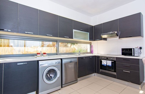 Latchi Cottage | Villa Arum - a villa that sleeps 6 guests in 3 bedrooms