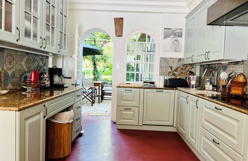 Cap-d'Antibes Villa | Villa Avec Bord de mer Privé sur le cap Dantibes