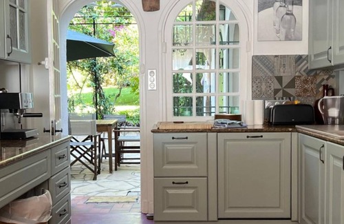 Cap-d'Antibes Villa | Villa Avec Bord de mer Privé sur le cap Dantibes