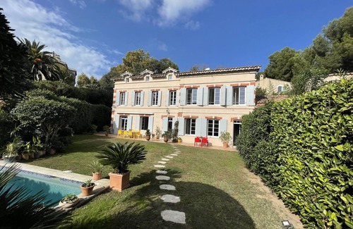 Prado-Perier Villa | Villa 'Bastide Les Oréades' with Private Pool, Wi-Fi and Air Conditioning