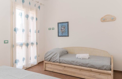 Capo d'Orso Villa | Villa 'Bellissima Villetta Vista Mare 301' with Sea View, Private Terrace and Air Conditioning