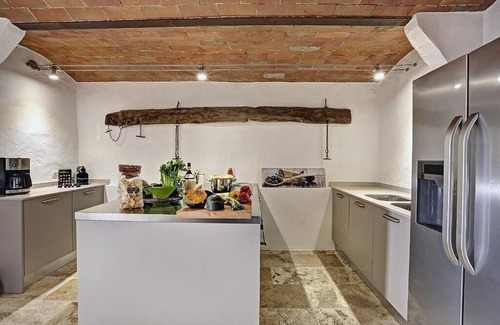 Gaiole in Chianti Villa | Villa Biancofiore: A characteristic and welcoming three-story ancient tuscan country house situated in the heart of the Tuscan countryside, with Free WI-FI.