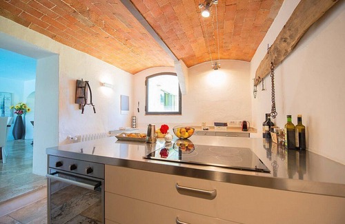 Gaiole in Chianti Villa | Villa Biancofiore: A characteristic and welcoming three-story ancient tuscan country house situated in the heart of the Tuscan countryside, with Free WI-FI.