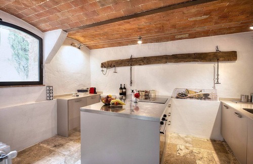 Gaiole in Chianti Villa | Villa Biancofiore: A characteristic and welcoming three-story ancient tuscan country house situated in the heart of the Tuscan countryside, with Free WI-FI.