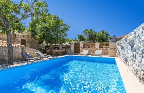 Loucha Villa | Villa Callisto- Elegant Villa with Pool