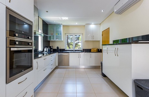 Aldeia das Acoteias Villa | Villa Carlivo; a modern villa with private pool that can be heated
