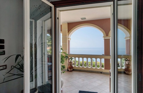 Ospedaletti Villa | Villa 'Caroleo' with Sea View, Private Pool and Wi-Fi