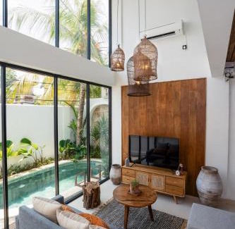 Kuta Villa | Villa Casa Goya - Lofty Pool Villa Near The Beach in Vibrant Legian