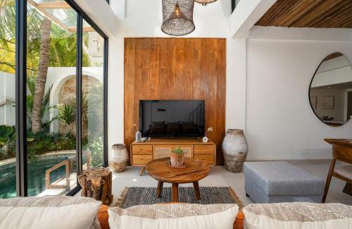 Kuta Villa | Villa Casa Goya - Lofty Pool Villa Near The Beach in Vibrant Legian