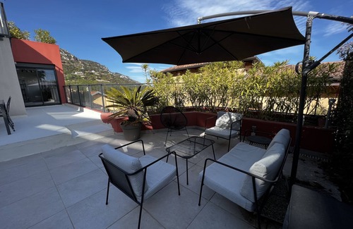La Turbie Villa | Villa Charme: 4 Chambres av Parking, Climatisation et Piscine. Animaux Acceptés