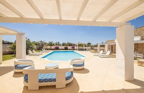 Capilungo Villa | Villa Claretta: A bright and sunny two-story villa in a quiet position, in the Apulian countryside, a short distance from the sea, with Free WI-FI.