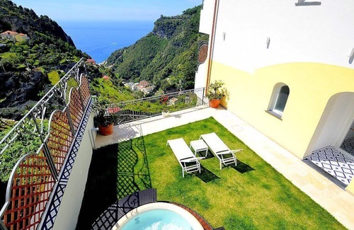 Pontone House | Villa Clarice D, fully refundable with voucher*: An elegant and modern studio apartment in a quiet position, located on a hillside above the sea, with Free WI-FI.