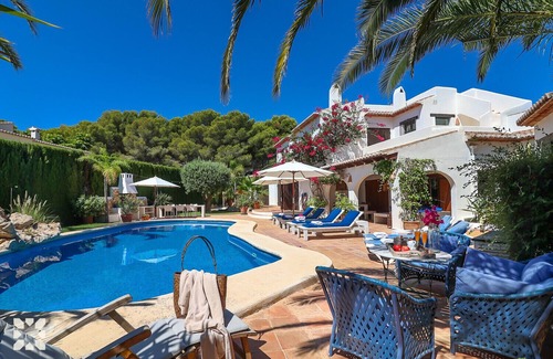 Moravit Villa | Villa COGOLL by Abahana Villas