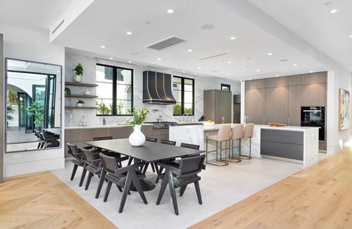 The Flats Villa | Villa Colette by LuxJB 🏆 Beverly Hills Flats Mansion 🏆 Sleeps 18 🏆 11 Bed