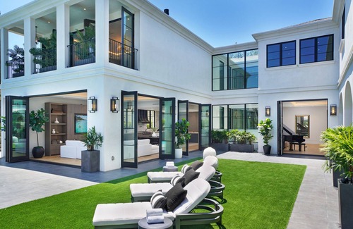 The Flats Villa | Villa Colette by LuxJB 🏆 Beverly Hills Flats Mansion 🏆 Sleeps 18 🏆 11 Bed