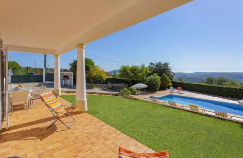 Mem Moniz Villa | Villa Colina do Sol by Villa Plus