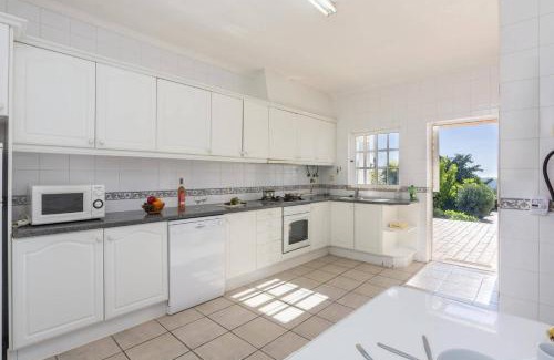 Mem Moniz Villa | Villa Colina do Sol by Villa Plus