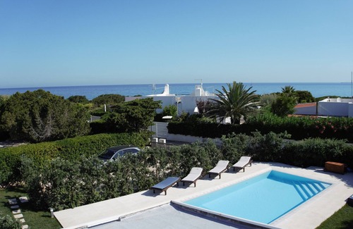 Rosa Marina Villa | Villa con piscina a sfioro, a 100 metri dal mare di Rosa Marina di Ostuni.