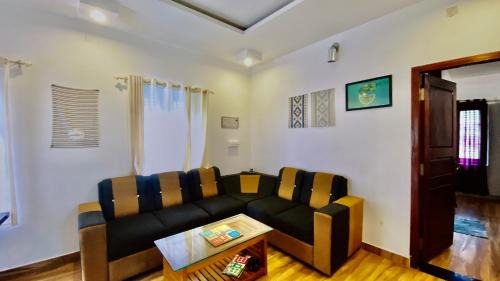 Kunnathidavaka House | Villa Cresta with Outdoor & Indoor pool 3bhk