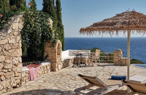 Korithi Villa | Villa Cristallo with Infinity Pool, BBQ & Sea Views