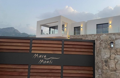 Calvi House | Villa d' Architecte Avec Superbe vue sur la Baie de Calvi, Entre mer et Montagne