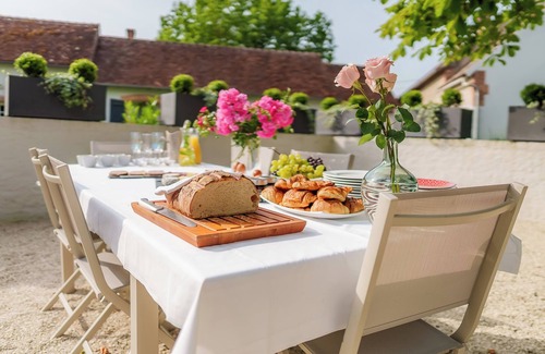 Langon Villa | Villa de Nocfond, rural luxury 2 hours from Paris with jacuzzi, sauna, swimming pool, air conditioning