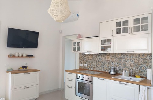 Reitani House | Villa dei Fiori - apartment with sea view terrace, 150m from the beach