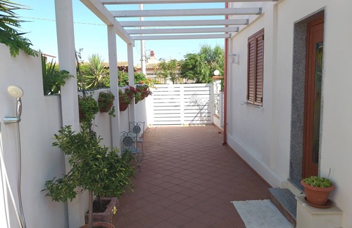 Reitani House | Villa dei Fiori - apartment with sea view terrace, 150m from the beach