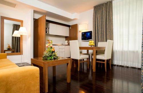 Marina Centro Apartment | Villa dei Gelsomini & National Hotel dal 1903