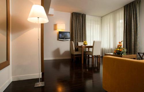 Marina Centro Apartment | Villa dei Gelsomini & National Hotel dal 1903
