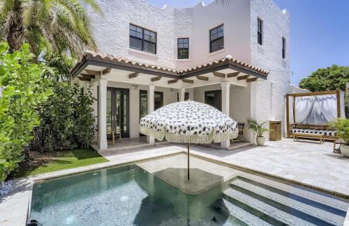 Flamingo Parks House | Villa del Flamingo - Modern Living & Poolside Escape in Flamingo Park