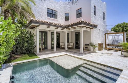 Flamingo Parks House | Villa del Flamingo - Modern Living & Poolside Escape in Flamingo Park