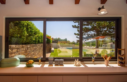 Tugare Villa | VILLA DELMATI with tennis court, swimming pool with whirlpool, 5 bedrooms