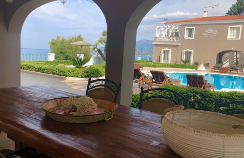 Egira Villa | Villa Dolphin - Beachfront Maisonette with Pool