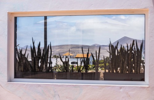 Nazaret House | villa dulce celestin lanzarote (wifi and pool heated by the sun)