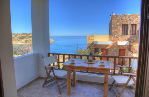 Mochlos Apartment | Villa Eirene Spacious apartment with sea view in small village.