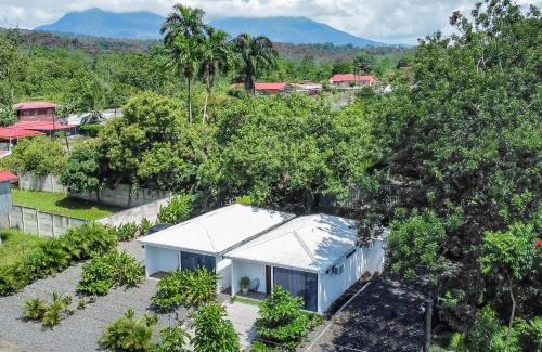 Penas Blancas Villa | Villa El Bosque Dorado