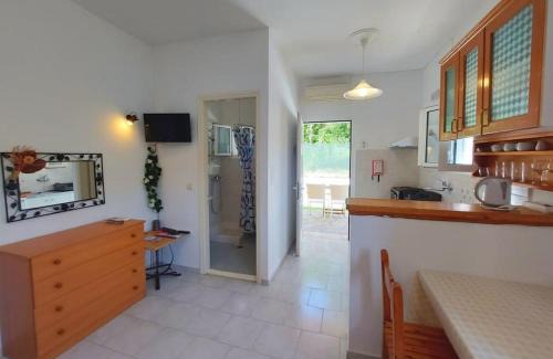 Agios Gordios Apartment | Villa Eleni (Studio 2) Fully equiped, near the sea