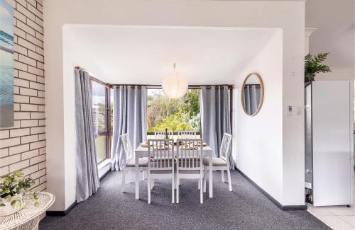 Nelson Bay Apartment | Villa Ellisa 5 10 Columbia Cl stunning unit with stunning views